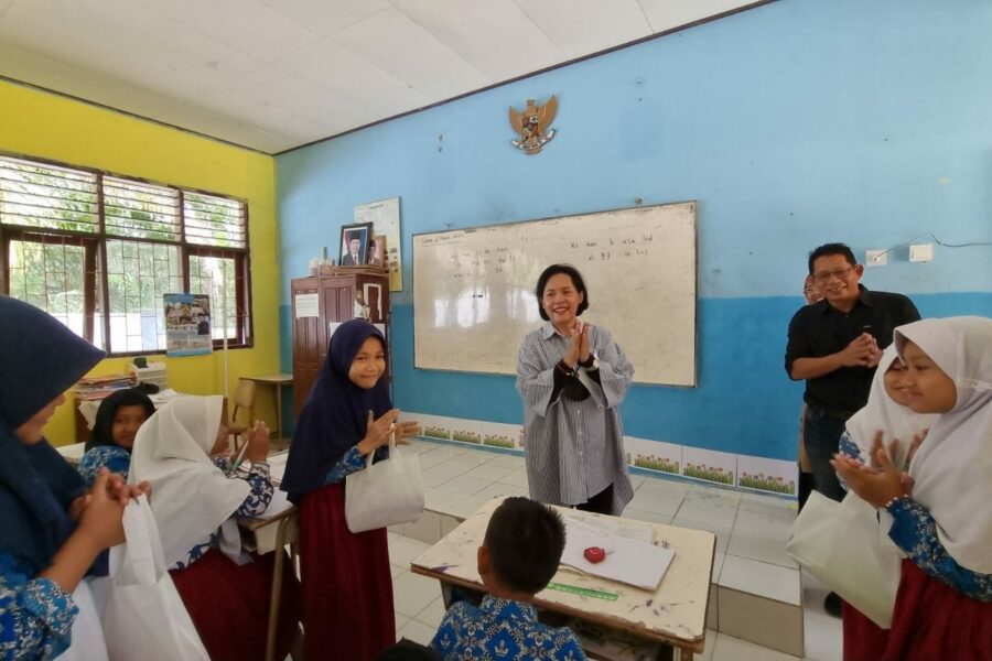 IDN Global Ajarkan Bahasa Inggris ke Murid SD di Sepaku