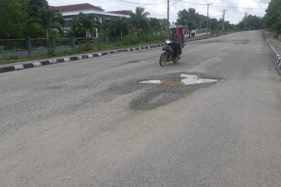 Jalan Rusak di Depan Mata, DPRD PPU Anggap Dinas PUPR Acuh