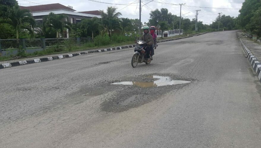 Jalan Rusak di Depan Mata, DPRD PPU Anggap Dinas PUPR Acuh