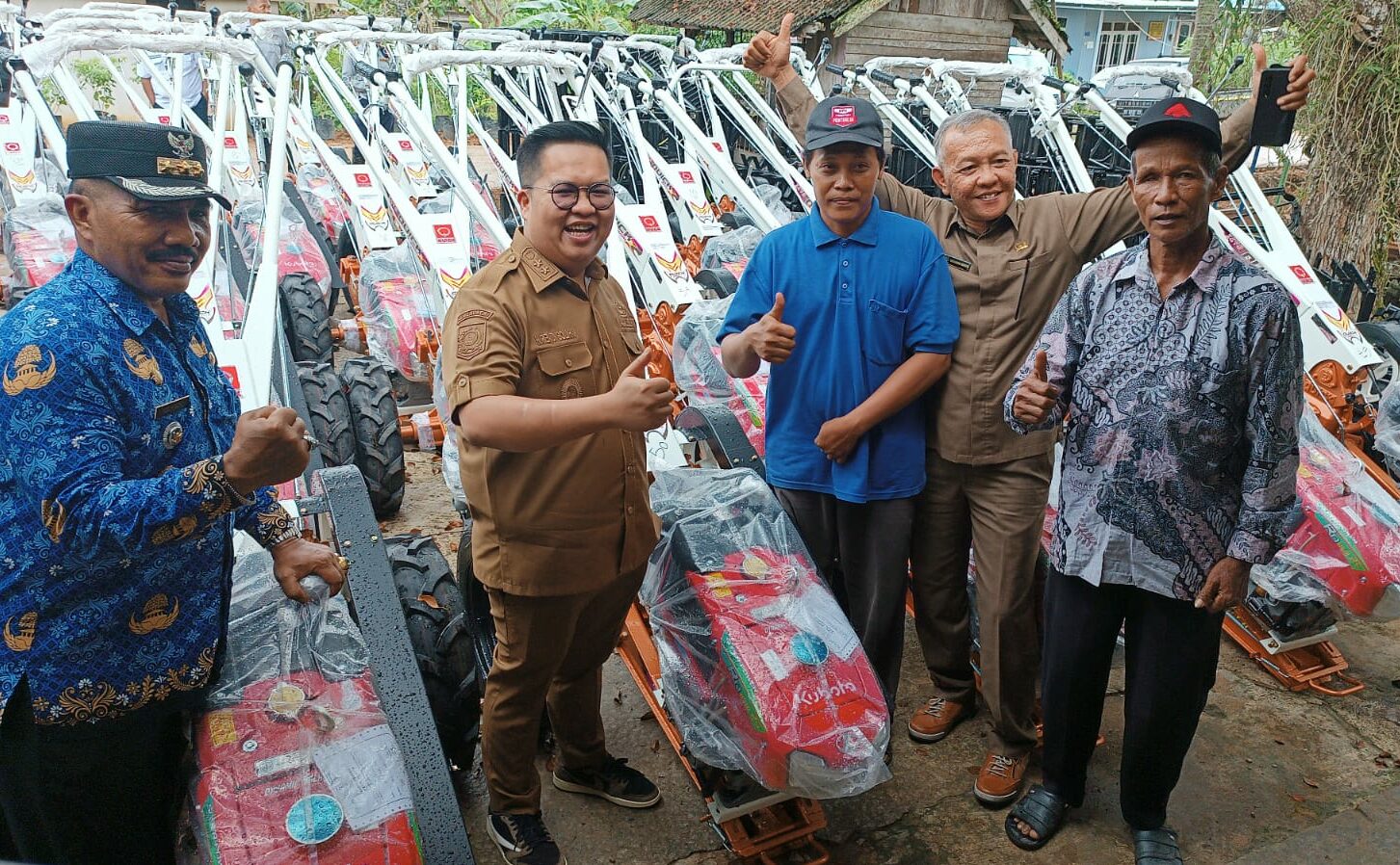 Dorong Kukar Swasembada Pangan, Wabup Kukar Salurkan Alsintan Kepada Belasan Gapoktan