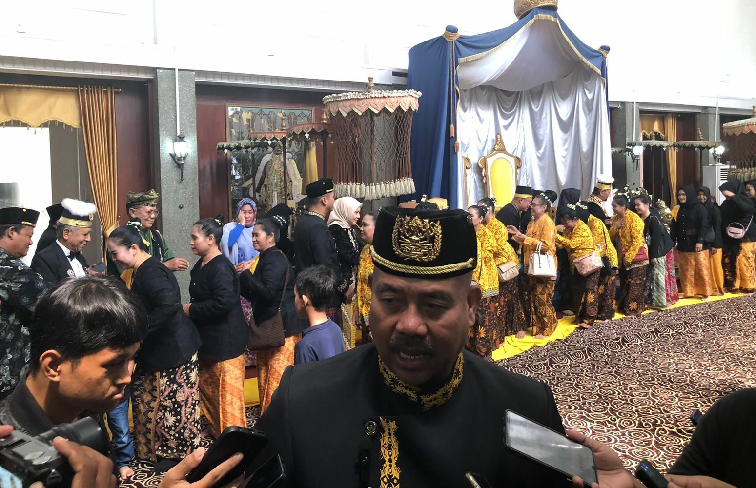 Prosesi Perebahan Tiang Ayu Tandai Berakhirnya Erau