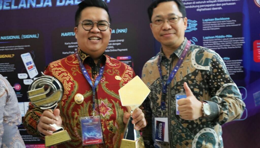 Wabup Rendi Wakili Pemkab Kukar Terima 2 Penghargaan di Rakornas P2DD 2023 Wabup Rendi Wakili Pemkab Kukar Terima 2 Penghargaan di Rakornas P2DD 2023