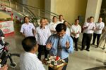 Jajaran Dispora Kukar Beri Kejutan Ulangtahun Untuk Sekkab Sunggono