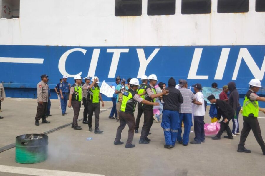 Pengamanan Fasilitas Pelabuhan di Laksanakan Simulasi Unjuk Rasa dan Penanggulangan Ancaman Teroris