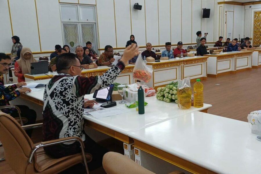 Paparkan Kondisi Pasar, Makmur Marbun Display Sembako Saat Rakor Bersama Inkoppas