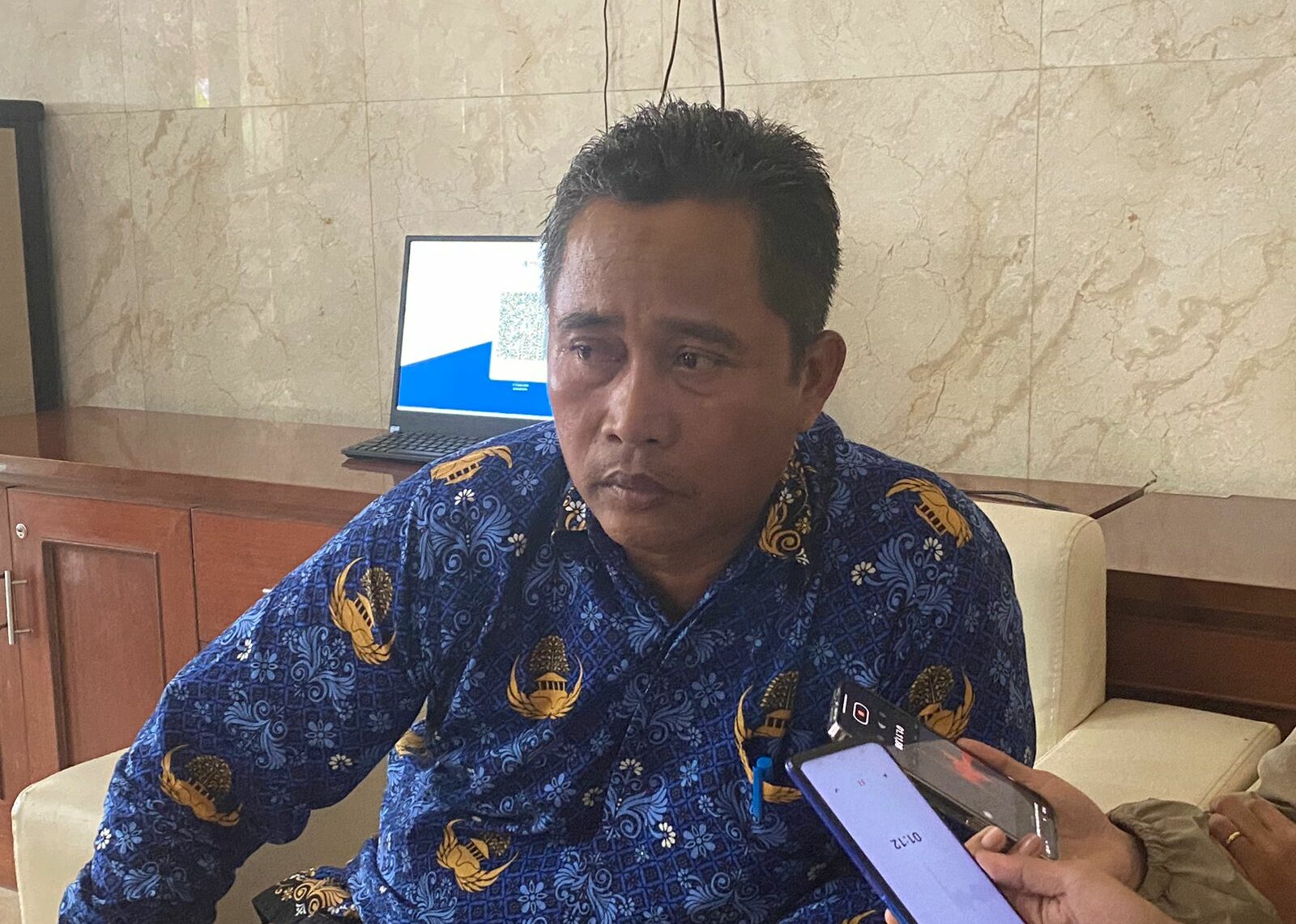 Camat Tenggarong Bergerak Cepat, Beri Bantuan Pada Keluarga Terlantar di Tenggarong