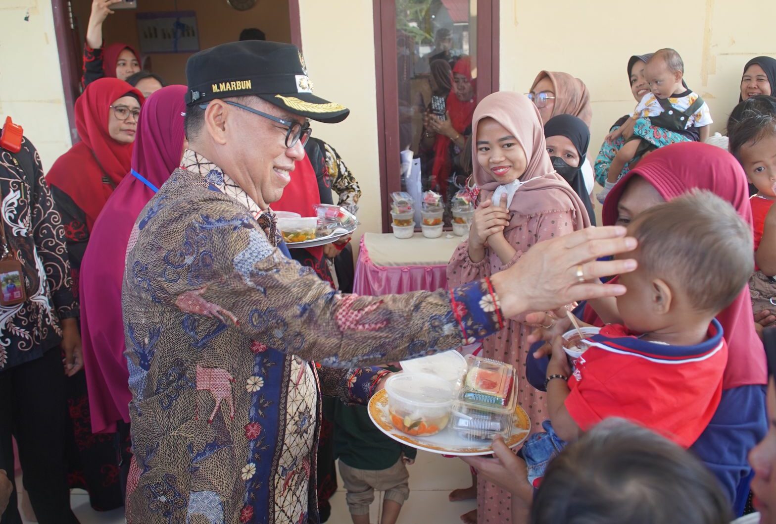 Cegah Stuntung Sejak Dini, Makmur Marbun Serahkan Bantuan Gizi dan Makanan Tambahan