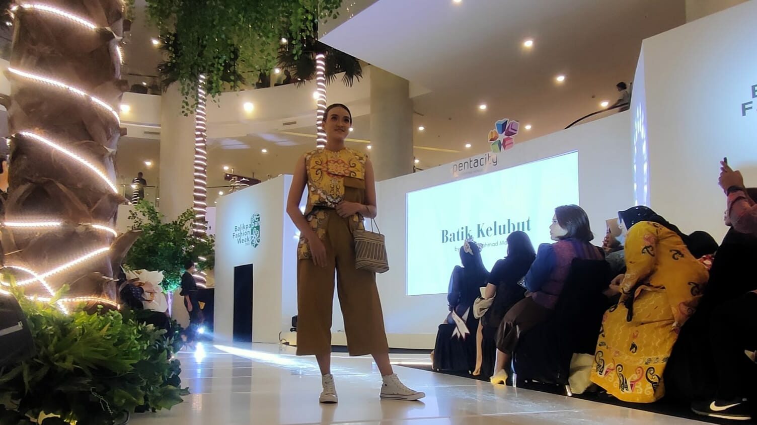 Nurlena Rahmad Masud Mengapresiasi Fashion Week 2023, Perancang Busana Dapat Go Internasional