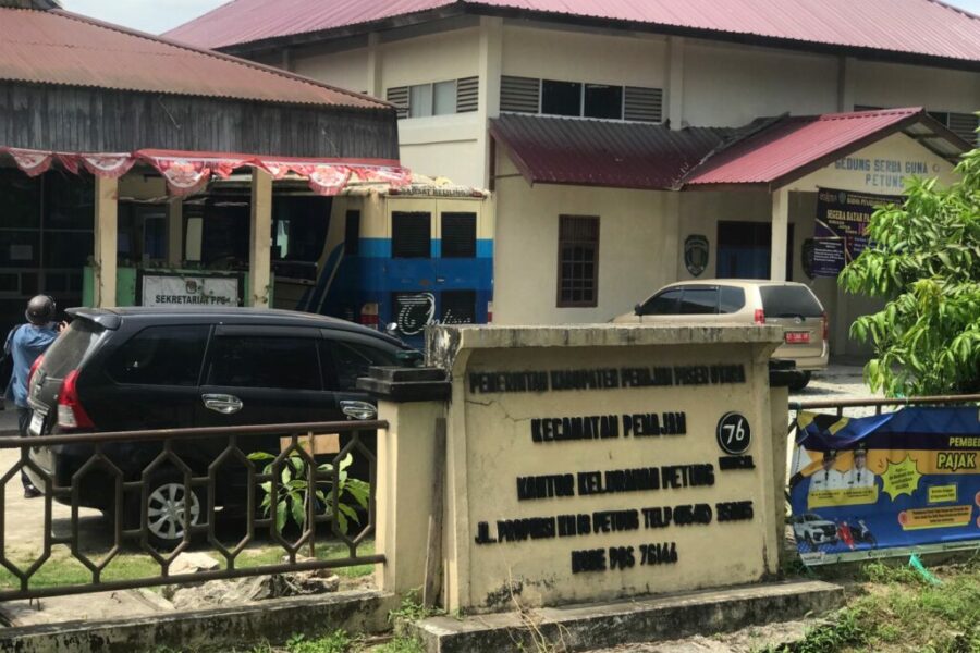 Kelurahan Petung Lakukan Penyaluran Bantuan Kelistrikan ke Beberapa Rumah Ibadah