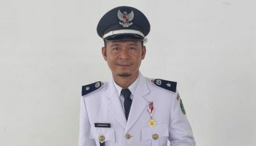 Desa Tanjung Batu Bangun Jalan Desa dan Halte Sungai