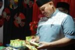 Bupati Kukar Sambangi Stand Pameran Usaha saat Buka Peringatan HKG ke-51 Kukar di Kota Bangun