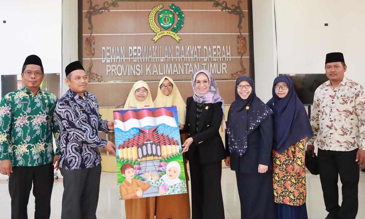 Siswa MTS Negeri Samarinda Belajar Kepemimpinan ke Komisi IV DPRD Kaltim