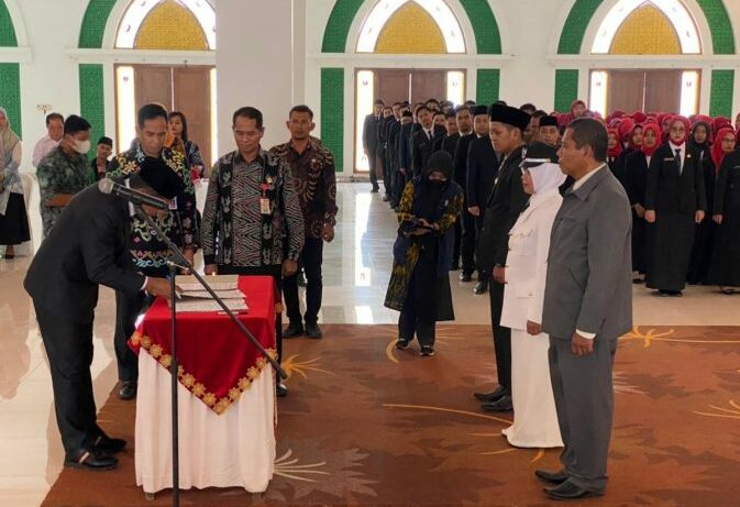 Hamdam Lantik Ratusan Pejabat Administrator, Pengawas dan Fungsional