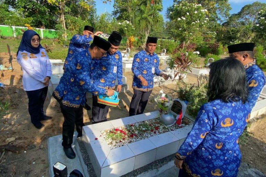 HUT Korpri ke-52, OPD di Lingkungan Pemkot Ziarah ke TMP Dharmawangsa