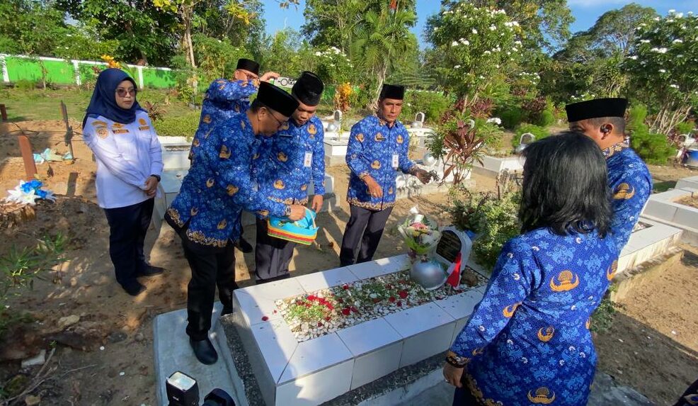 HUT Korpri ke-52, OPD di Lingkungan Pemkot Ziarah ke TMP Dharmawangsa