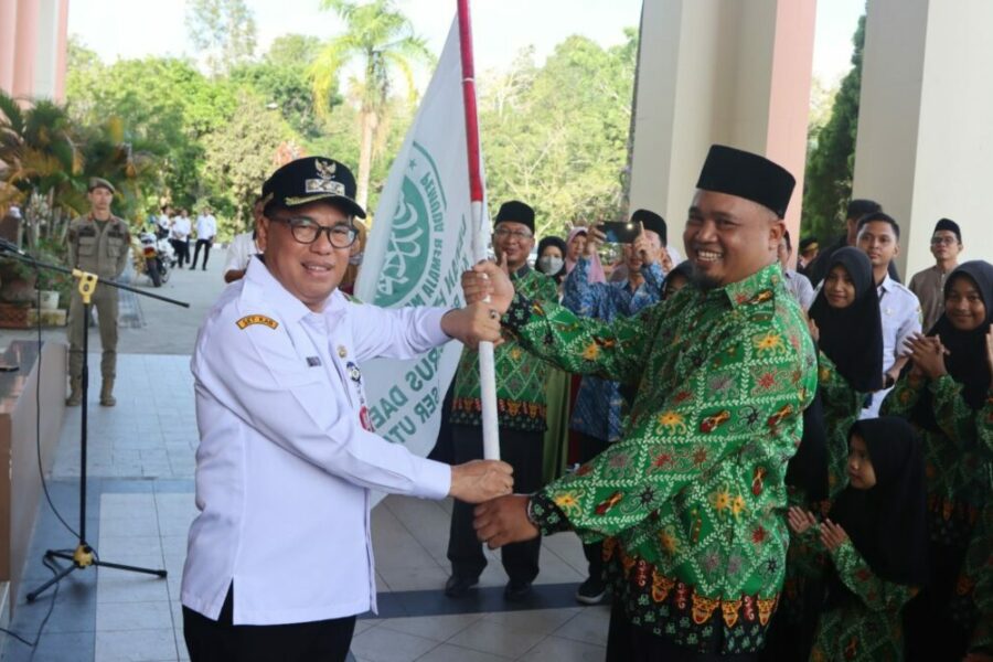 Lepas Kontingen Anak Sholeh, Makmur Marbun Bekomitmen Dukung Perkembangan Anak-Anak PPU