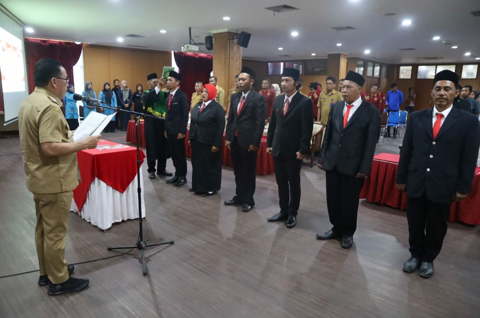 Lantik Enam Anggota BPD, Makmur Marbun Minta jadi Benteng Birokrasi Bersih