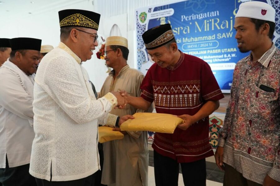 Hadiri Peringatan Isra’ Mi’raj, Makmur Marbun Beri Bingkisan ke Sejumlah Tokoh Agama