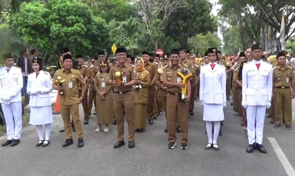 Kirab Adipura Kencana, Disambut Meriah Ribuan Warga Balikpapan