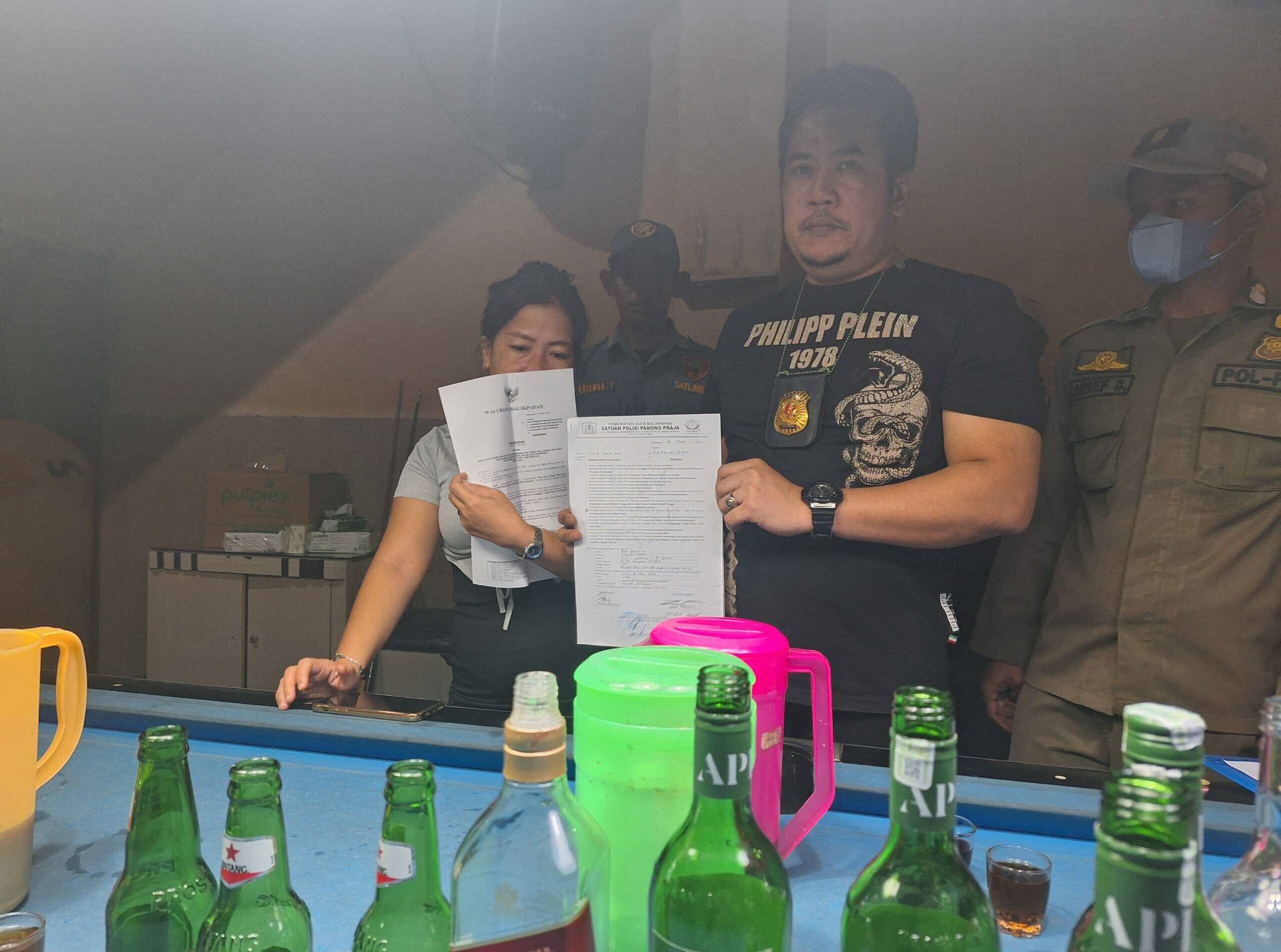 Gelar Razia Gabungan, Satpol-PP Balikpapan Amankan Ratusan Botol Miras